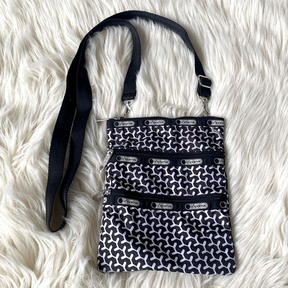 Lesportsac Deluxe Everyday bag Peppercorn, adjustable crossbody- New w/o tag